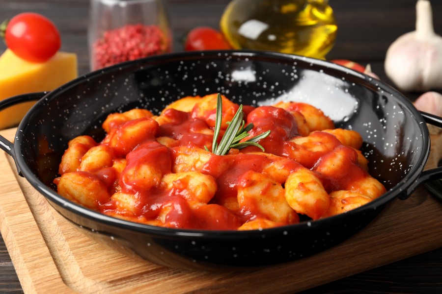 z czym podawać gnocchi ziemniaczane - sos pomidorowy