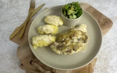 Kurczak w zupie cebulowej i śmietanie – przepis