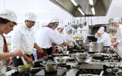 Kariera w branży gastronomicznej – jak połączyć pasję z pracą?