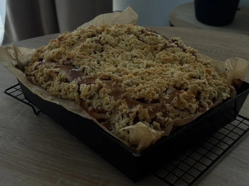 Ciasto drożdżowe ze śliwkami i kruszonką